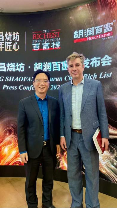 黄文平博士受邀出席2025胡润百富榜发布会，共话财富与传承新趋势